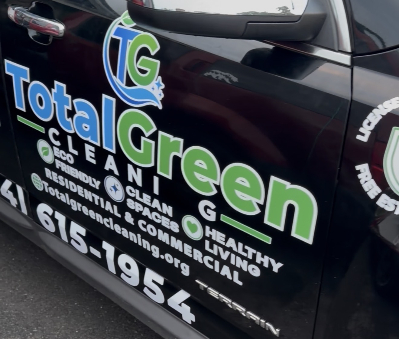 Side-panel vinyl lettering example